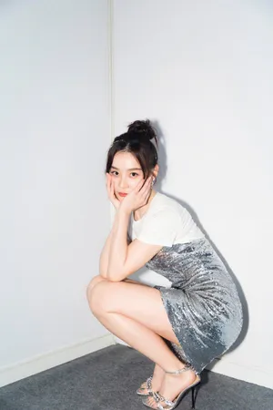 袁姗姗银色亮片裙写真图片_6