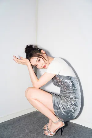 袁姗姗银色亮片裙写真图片_7