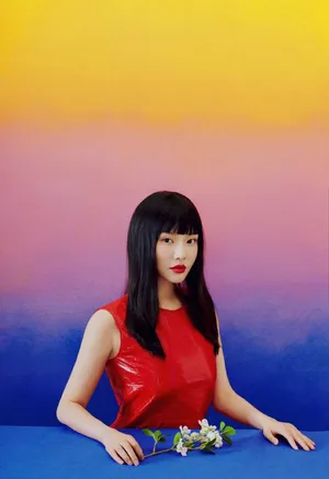 徐冬冬红裙红唇复古风情写真
