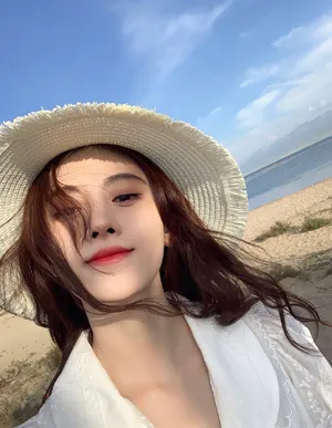 鞠婧祎仙气白裙海边甜美图片_7