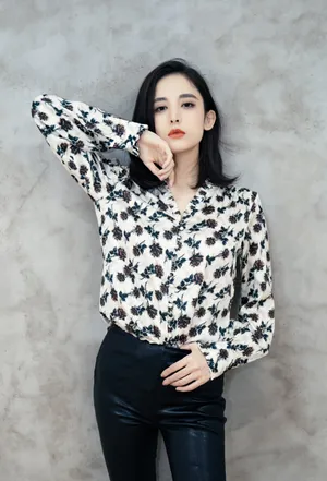 古力娜扎气质优雅写真图片_3