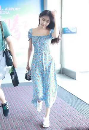 李菲儿慵懒清新街拍照图片_4