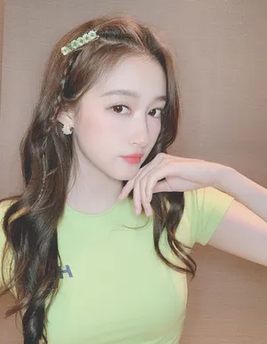 关晓彤甜美粉嫩自拍图片_3