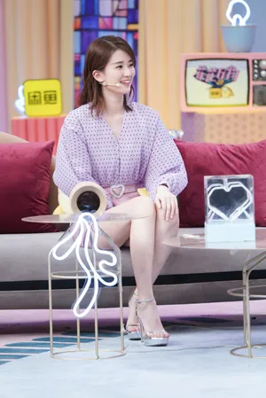 乔欣甜美粉色系写真图片_5