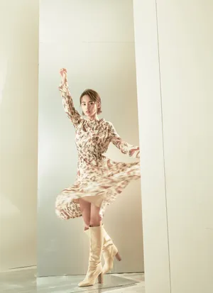 张嘉倪优雅甜美写真图片