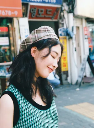 邓恩熙夏日清新街拍图片