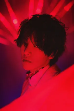 华晨宇迷幻光影写真图片