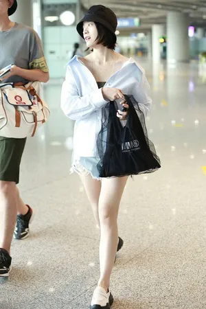 张雪迎性感机场私服街拍图片_1