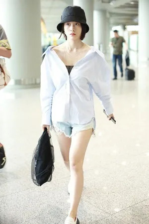 张雪迎性感机场私服街拍图片_2
