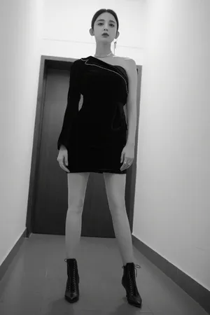 古力娜扎性感品牌活动写真图片_3