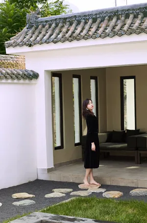 吕一优雅成熟时尚写真图片_5