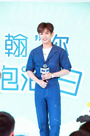 李汶翰工装清爽写真图片_7
