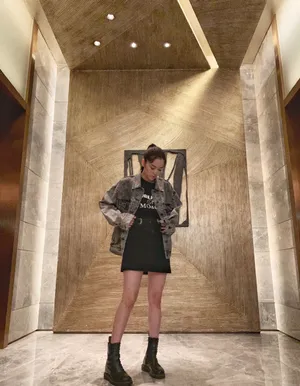 欧阳娜娜MO&Co.2019秋季私服照图片