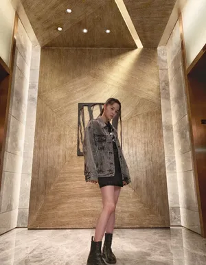 欧阳娜娜MO&Co.2019秋季私服照图片