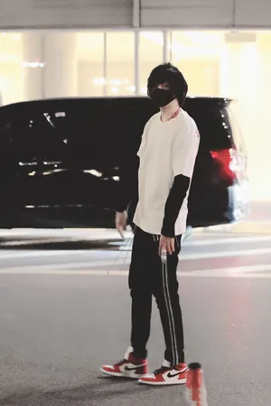 吴亦凡新造型街拍照图片