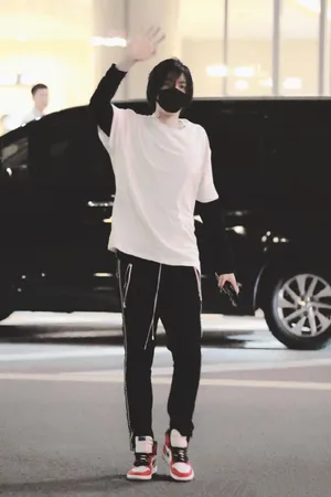 吴亦凡新造型街拍照图片_2
