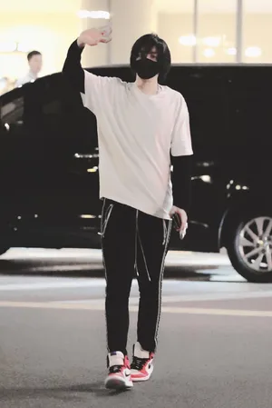 吴亦凡新造型街拍照图片_3