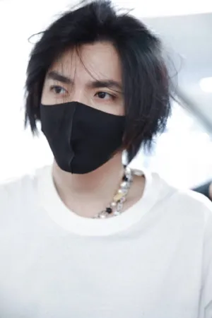 吴亦凡新造型街拍照图片_7