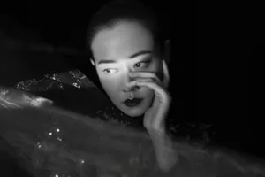 谭卓迷幻光影性感大片写真图片_3