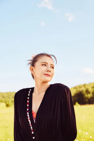 热依扎性感田园风写真图片_3