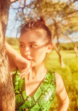 热依扎性感田园风写真图片_7