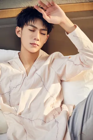 刘家祎最新西服写真图片_4