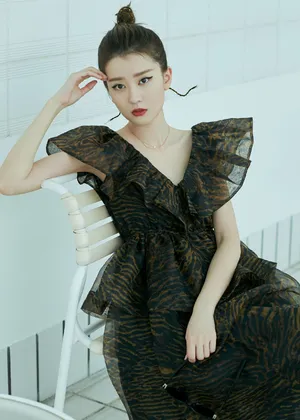 乔欣烟熏妆酷美写真图片_3
