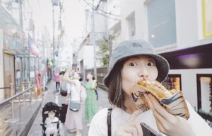 刘雯渔夫帽日本街拍照图片_5