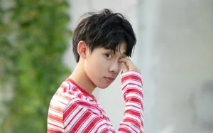 周奇清新少年感写真图片
