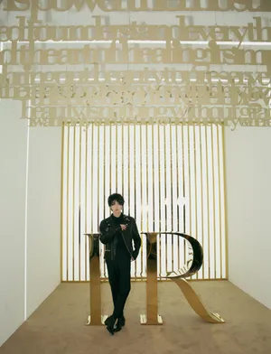 华晨宇皮衣摇滚风写真图片_3