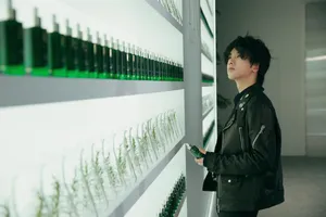 华晨宇皮衣摇滚风写真图片_4