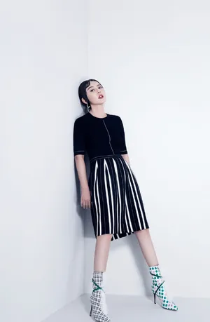 热依扎冷艳性感时尚写真图片_3