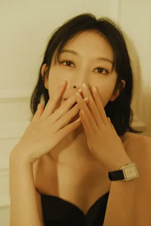 张俪甜美抹胸裙写真图片_4