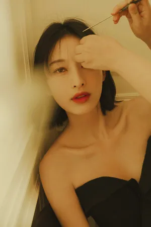 张俪甜美抹胸裙写真图片_6