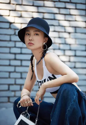 姚星彤运动风活力性感图片