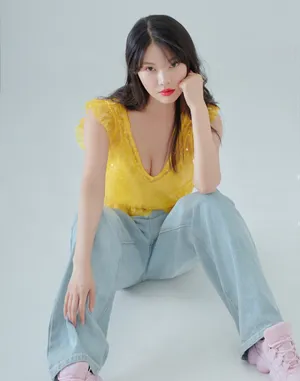 徐冬冬深V性感写真图片