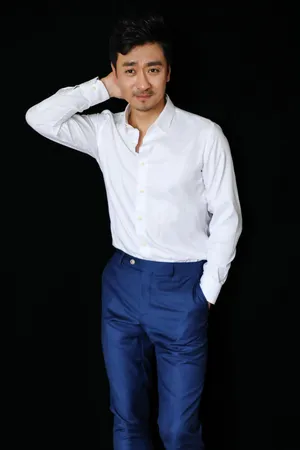 黄俊鹏西服长裤绅士帅气写真