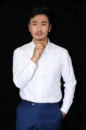 黄俊鹏西服长裤绅士帅气写真_3