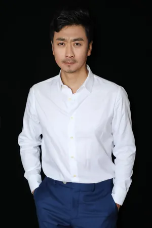 黄俊鹏西服长裤绅士帅气写真_4