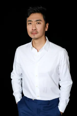 黄俊鹏西服长裤绅士帅气写真_5
