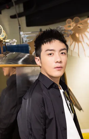 李泽锋帅气养眼活动照图片_7