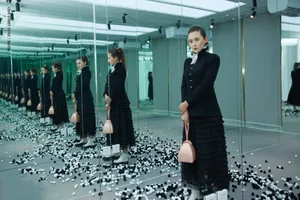 热依扎性感酷黑写真图片_2