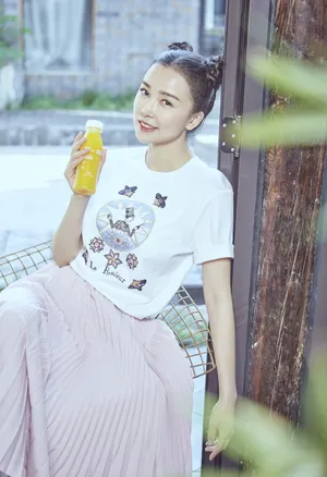 姚星彤哪吒头性感甜美写真_3