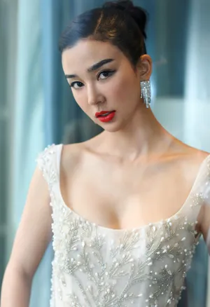 姚星彤深V长裙性感活动照图片_3