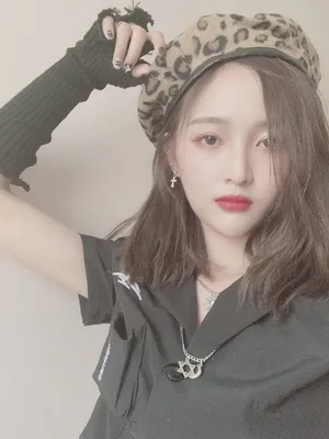 吴宣仪酷甜私服自拍照图片_3