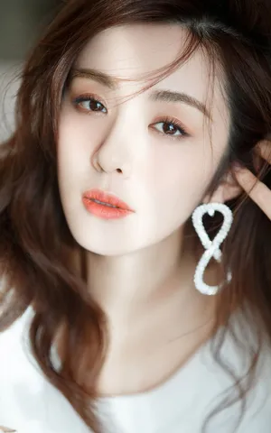 王晓晨性感温婉活动写真图片