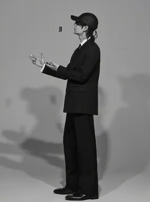 王一博酷帅魅力写真图片_17