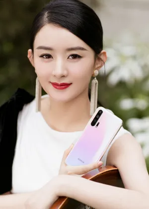 赵丽颖复出后性感活动照图片_2