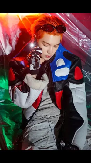 黄明昊机车服不羁写真图片