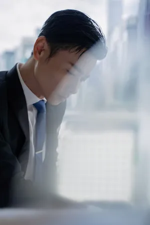 张晋酷帅西装写真图片